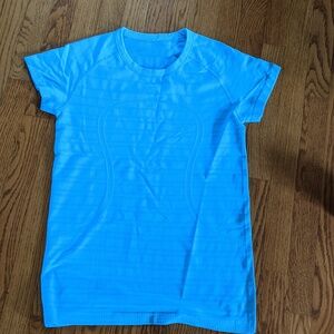 lululemon athletica  Light Blue Swiftly Tech Short Sleeve Athletic Tee SZ 10